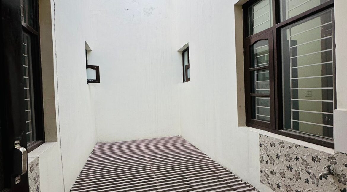 NEWLY BUILD UP LUXURIOUS KOTHI FOR SALE  AKS-2, PATIALA ROAD, ZIRAKPUR