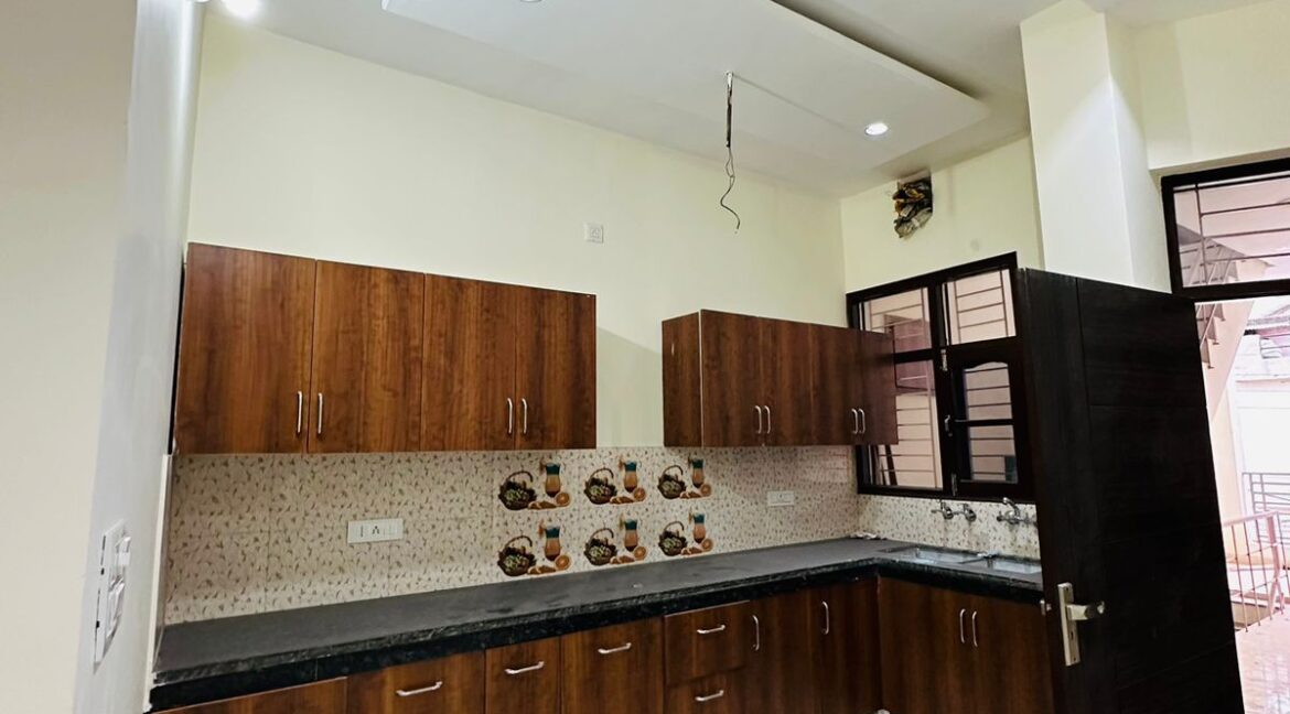 NEWLY BUILD UP LUXURIOUS KOTHI FOR SALE  AKS-2, PATIALA ROAD, ZIRAKPURNEWLY BUILD UP LUXURIOUS KOTHI FOR SALE  AKS-2, PATIALA ROAD, ZIRAKPUR