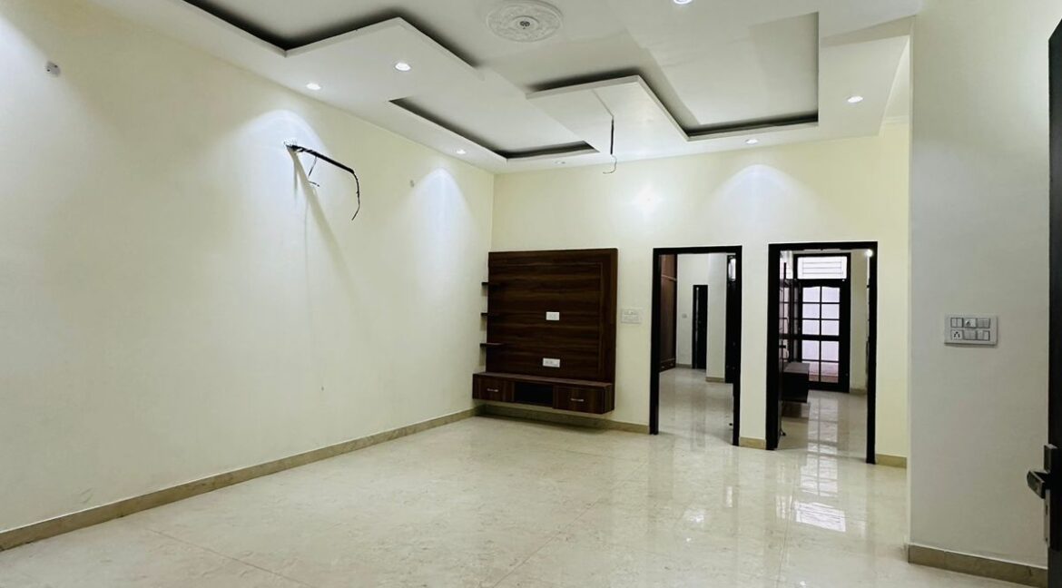 NEWLY BUILD UP LUXURIOUS KOTHI FOR SALE  AKS-2, PATIALA ROAD, ZIRAKPUR
