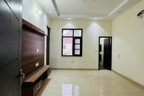 NEWLY BUILD UP LUXURIOUS KOTHI FOR SALE  AKS-2, PATIALA ROAD, ZIRAKPUR