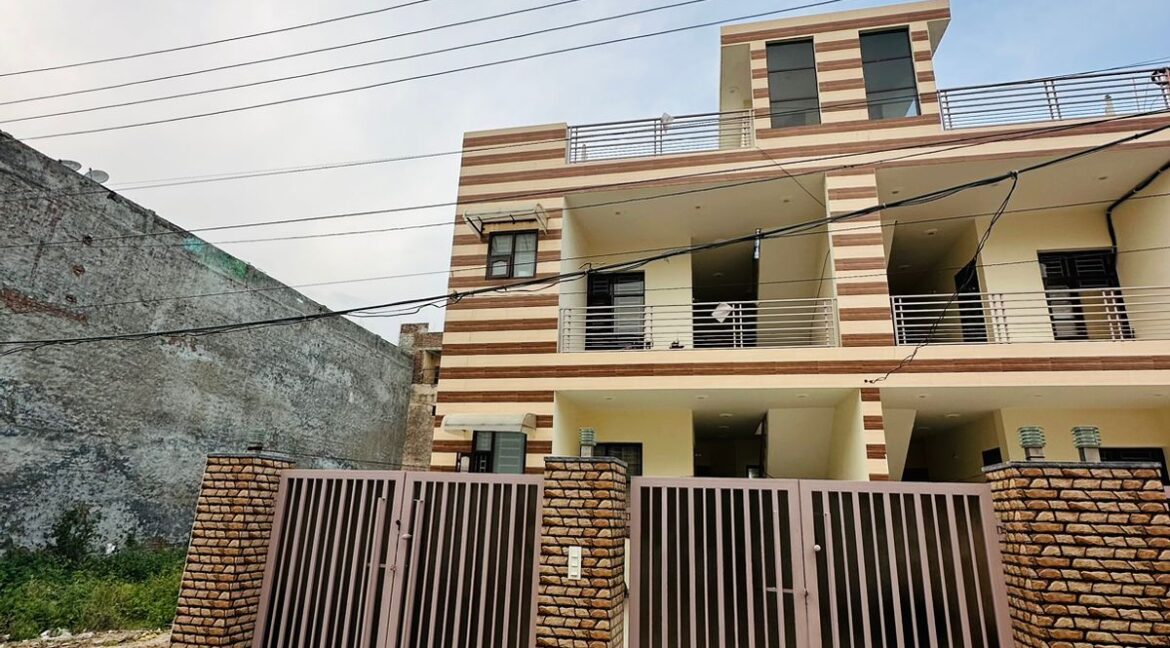 NEWLY BUILD UP LUXURIOUS KOTHI FOR SALE  AKS-2, PATIALA ROAD, ZIRAKPUR
