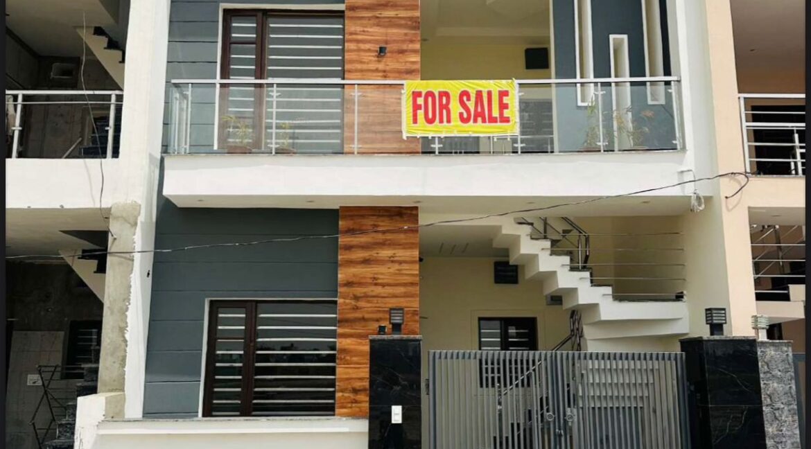 flat with 60%roof right in writen in Choudhary enclave