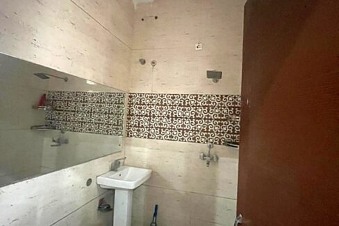 flat with 60%roof right in writen in Choudhary enclave