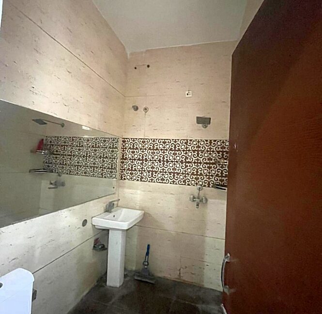 flat with 60%roof right in writen in Choudhary enclave