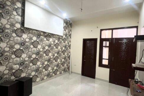 flat with 60%roof right in writen in Choudhary enclave 