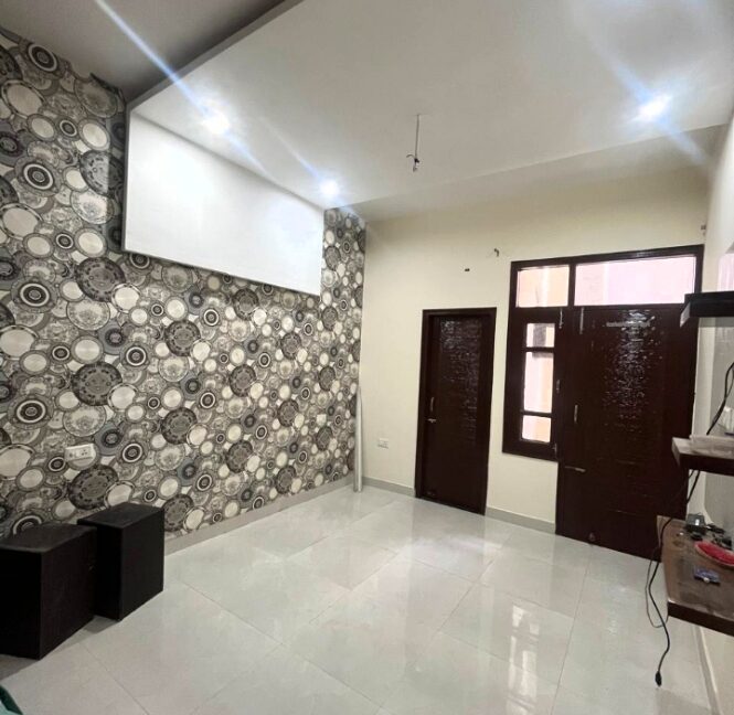 flat with 60%roof right in writen in Choudhary enclave