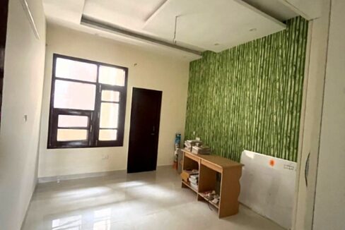 flat with 60%roof right in writen in Choudhary enclave