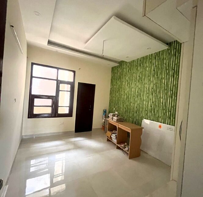 flat with 60%roof right in writen in Choudhary enclave