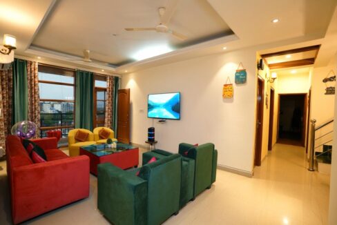 FOR SALE – Furnished 5 STAR RATED AIR BNB Penthouse on Main Ambala Highway, opposite Metro Mall, Zirakpur WITH INCOME 1.5-2LACS PER MONTH
