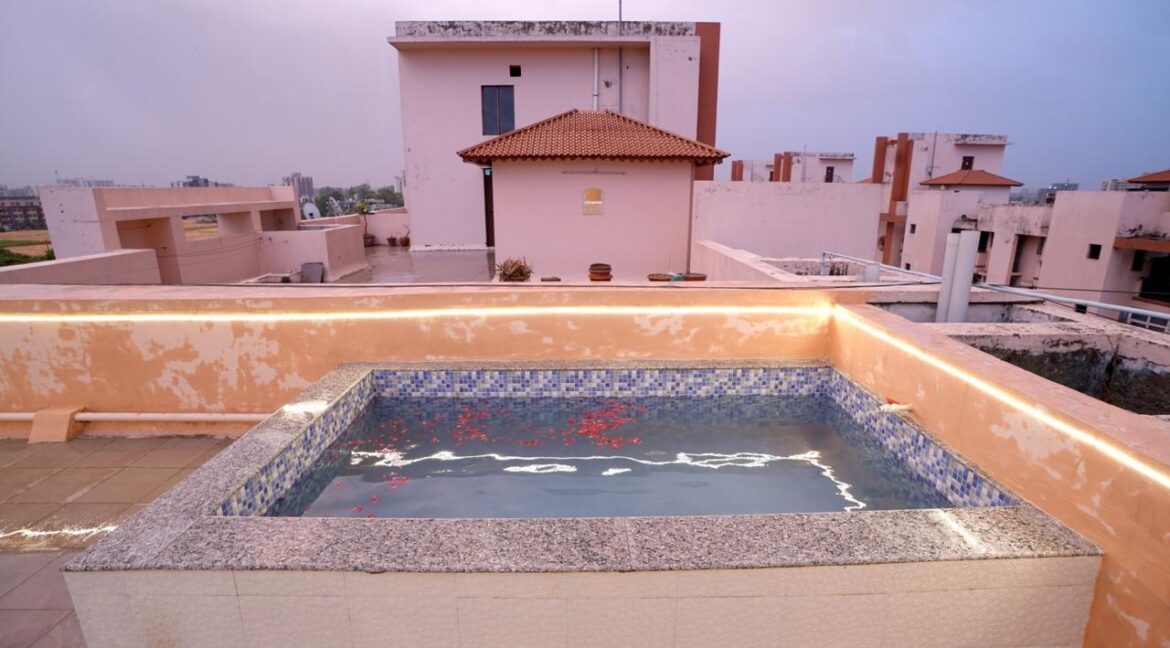 FOR SALE – Furnished 5 STAR RATED AIR BNB Penthouse on Main Ambala Highway, opposite Metro Mall, Zirakpur WITH INCOME 1.5-2LACS PER MONTH