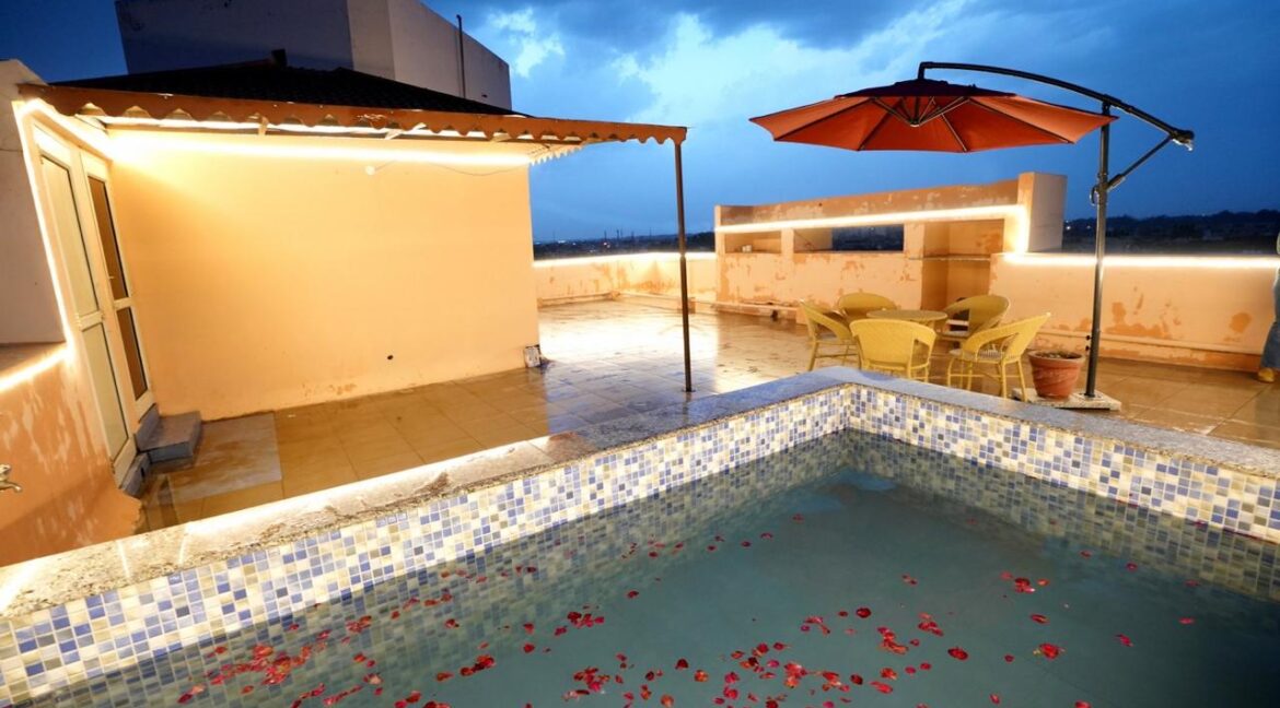 FOR SALE – Furnished 5 STAR RATED AIR BNB Penthouse on Main Ambala Highway, opposite Metro Mall, Zirakpur WITH INCOME 1.5-2LACS PER MONTH