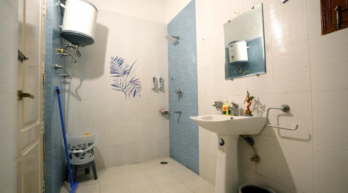 FOR SALE – Furnished 5 STAR RATED AIR BNB Penthouse on Main Ambala Highway, opposite Metro Mall, Zirakpur WITH INCOME 1.5-2LACS PER MONTH