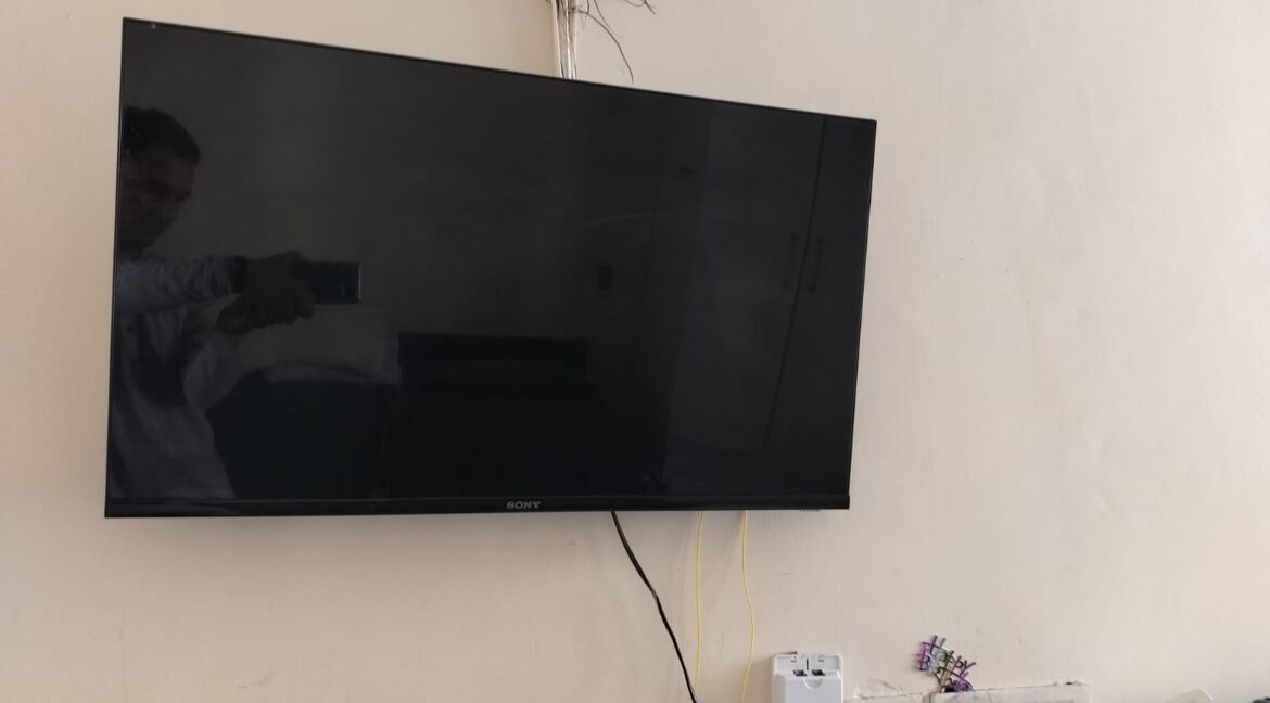 Fully Furnished Side Room with Kitchen Provision. In Mona Greens VIP Road