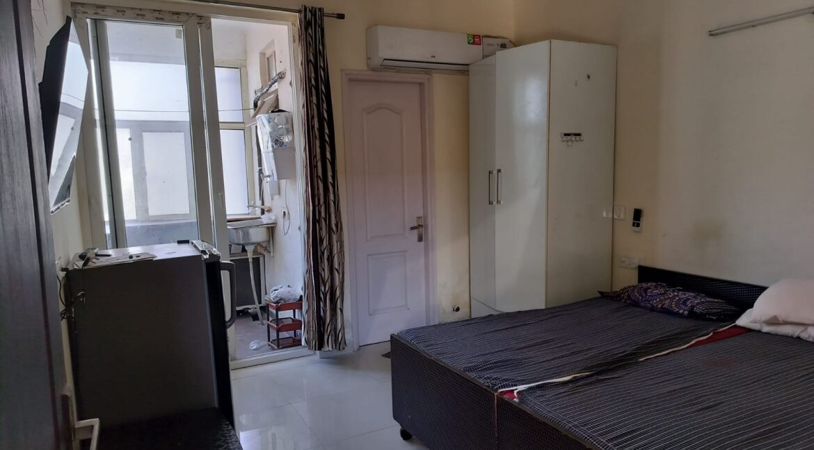 Fully Furnished Side Room with Kitchen Provision. In Mona Greens VIP Road