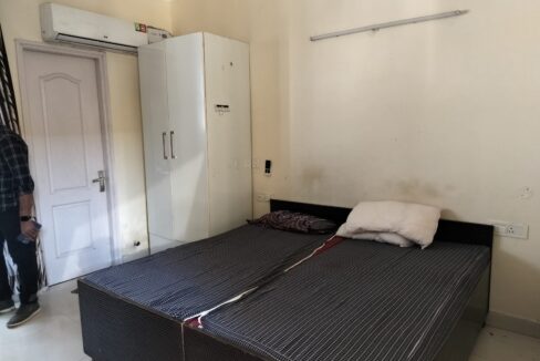 Fully Furnished Side Room with Kitchen Provision. In Mona Greens VIP Road