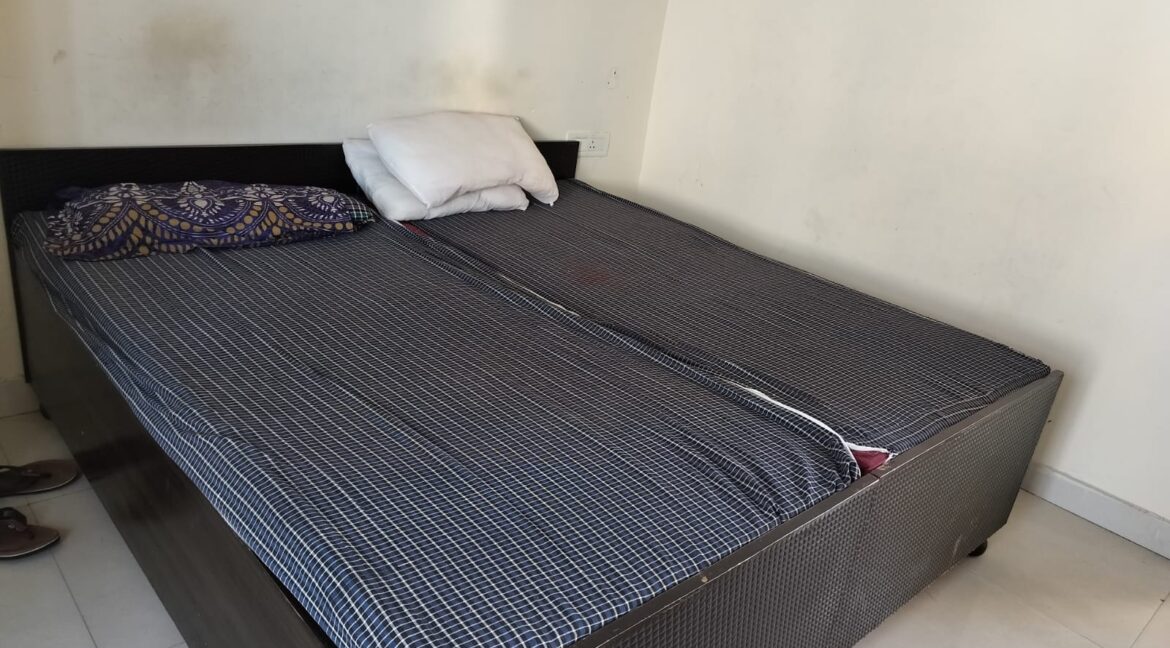 Fully Furnished Side Room with Kitchen Provision. In Mona Greens VIP Road