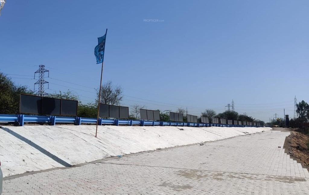 110 Sqr Yrd Residential Plot in Smart City Banur